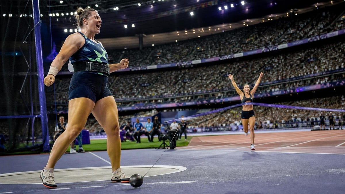 Kuvitus kahdesta naisurheilijasta juhlimassa voittoa täynnä olevassa EM-stadionilla.