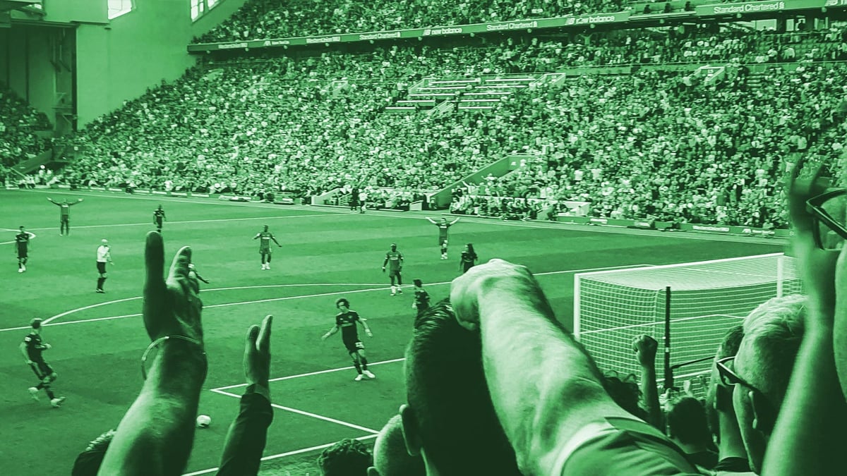 Fanit kannustavat Bundesliigan ottelussa.