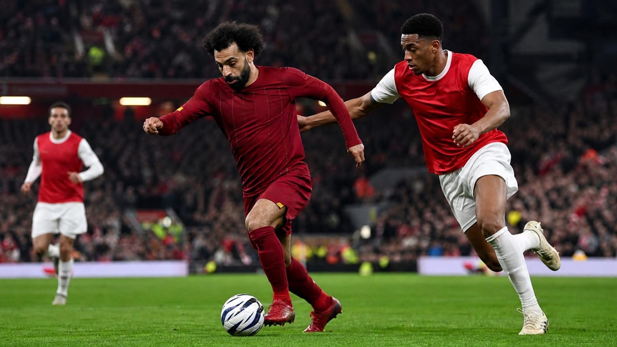 Liverpool harhauttaa Arsenalin pelaajan Valioliiga-ottelussa.