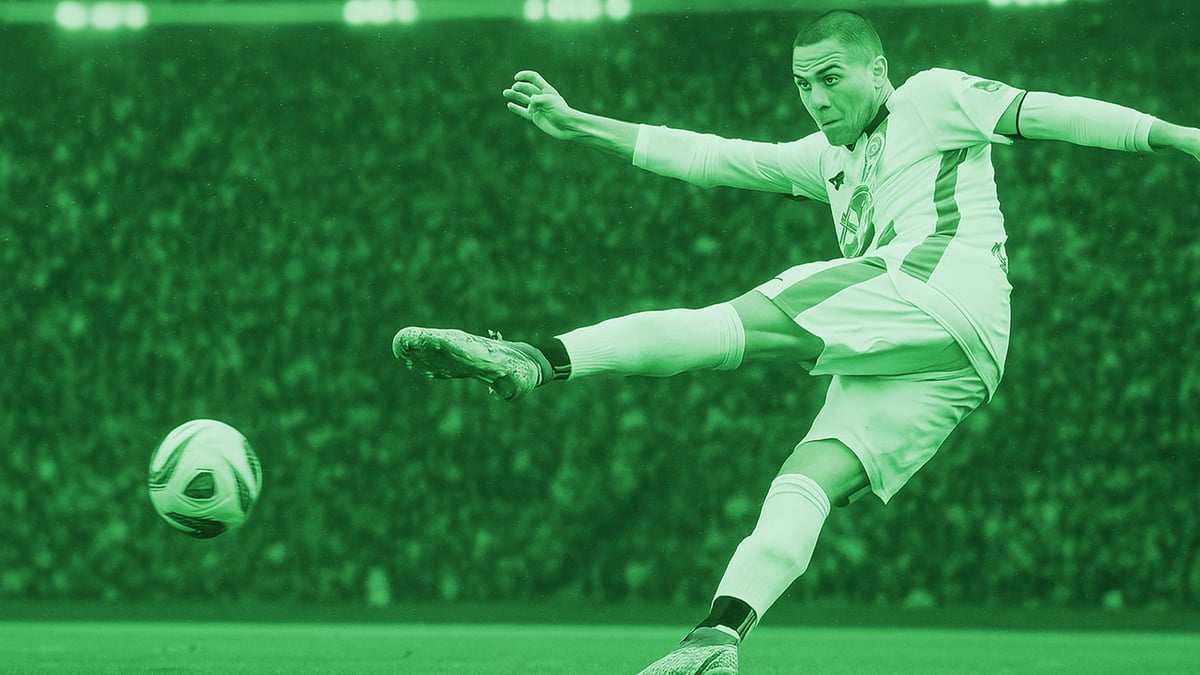 Pelaaja laukaisee pallon