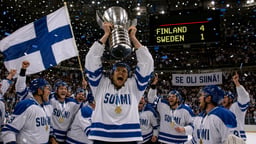 Suomen jääkiekkomaajoukkue juhlii vuoden 1995 MM-kultaa pokaalin kanssa