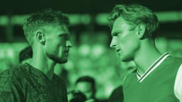 Kaksi huippupelaajaa vastakkain ennen jalkapallo-ottelua